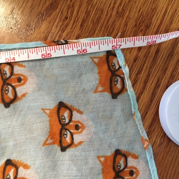 Cute fox pattern scarf - Picture 4 of 4